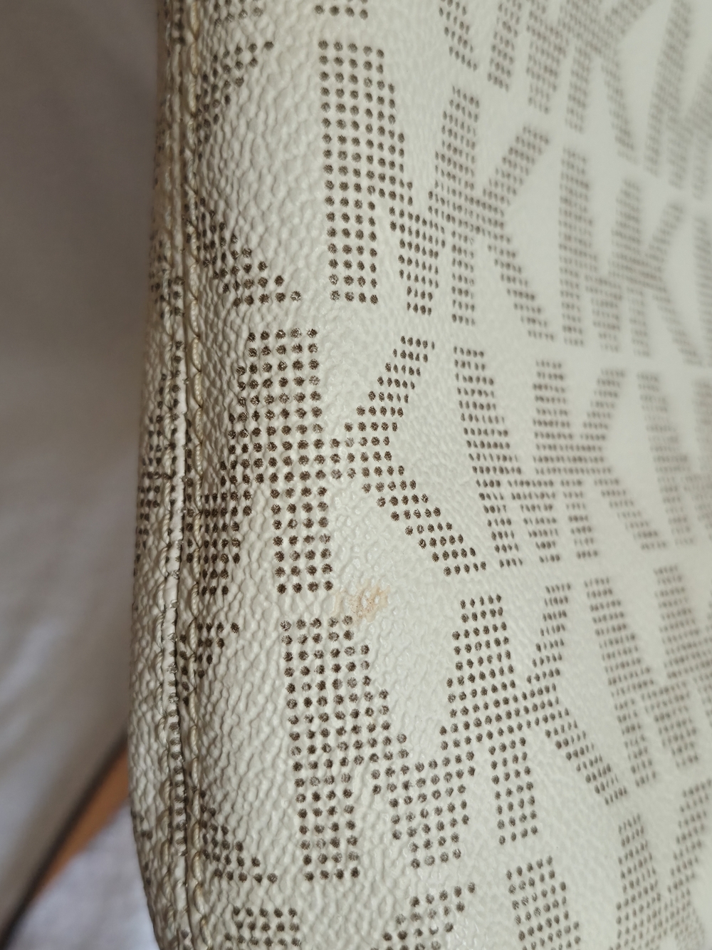 Michael Kors Hamilton Vanilla/ Cream Brown Signature Crossbody Bag. - Picture 8 of 13